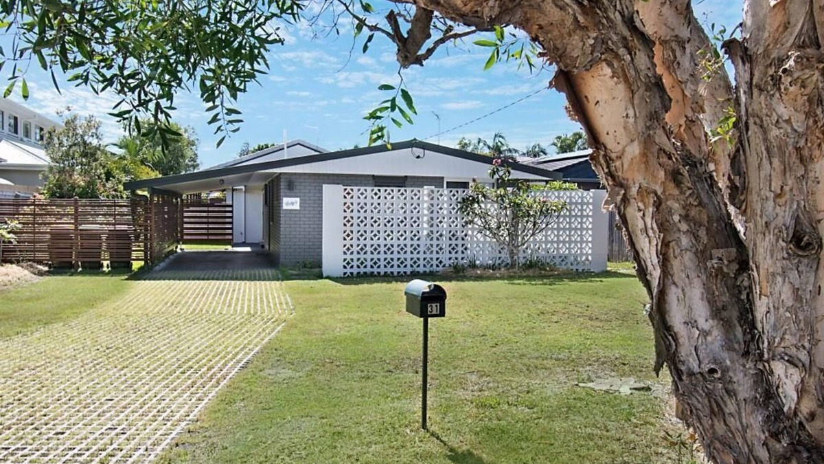 North Creek House | Betty's at Lennox Head - Retro Beach House in The Lennox Village