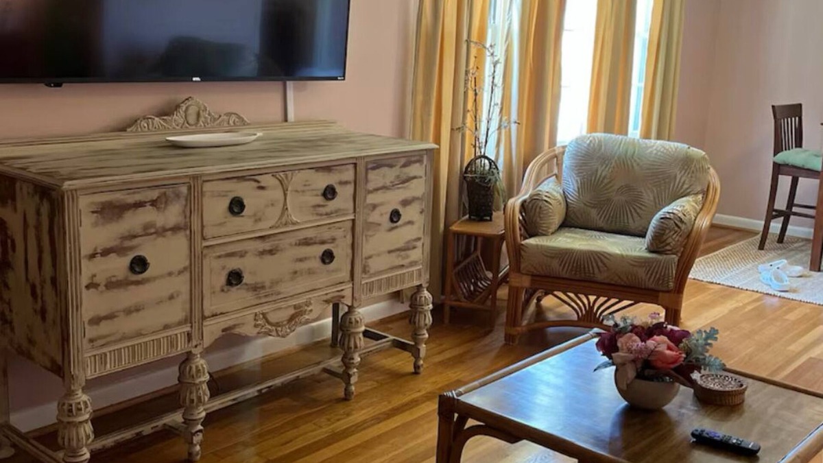 Oneonta House | Betty's Place Charming 2-bedroom house in Oneonta with WiFi Close to Restaurants