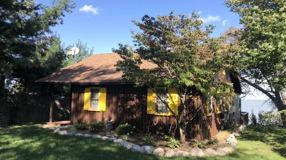 Applegate Cabin | Betty’s Bluff- a fully equipped Great Lakes escape