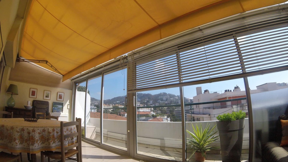 Cannes City Centre Apartment | Between beach and shopping, center Cannes, 60 m2, hill view, Fiber internet wifi