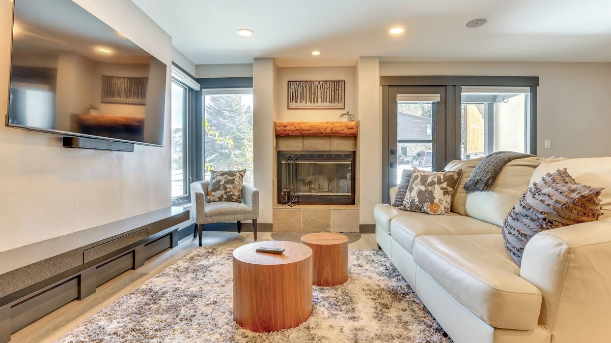 Eagle-Vail Condo | Between Beaver Creek & Vail: Modern Condo w/View!