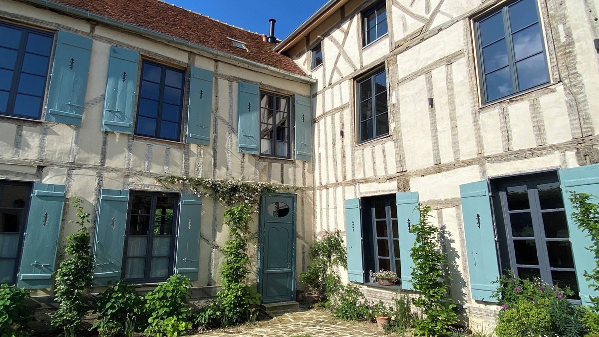 Ervy-le-Chatel House | Between Champagne and Burgundy, family home with swimming pool.