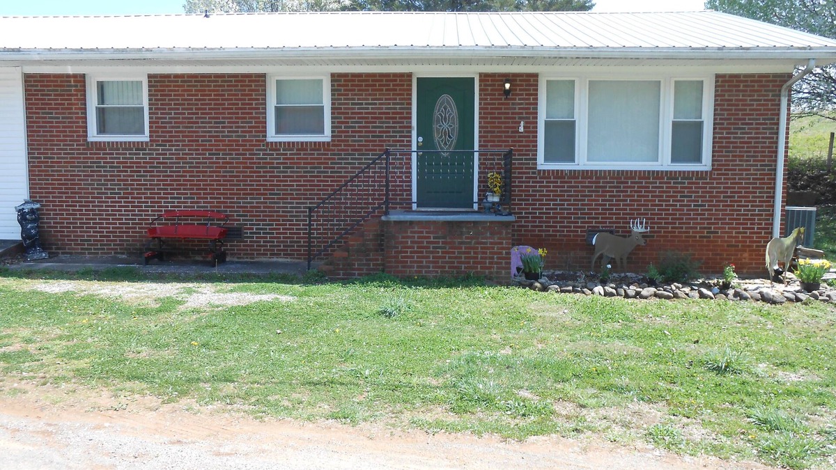 Sparta House | Between Fall Creek Falls, Burgess Falls and Rock Island State Parks