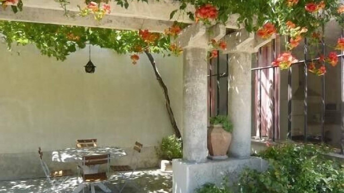 Montfavet Other | BETWEEN PONT D'AVIGNON AND LUBERON
