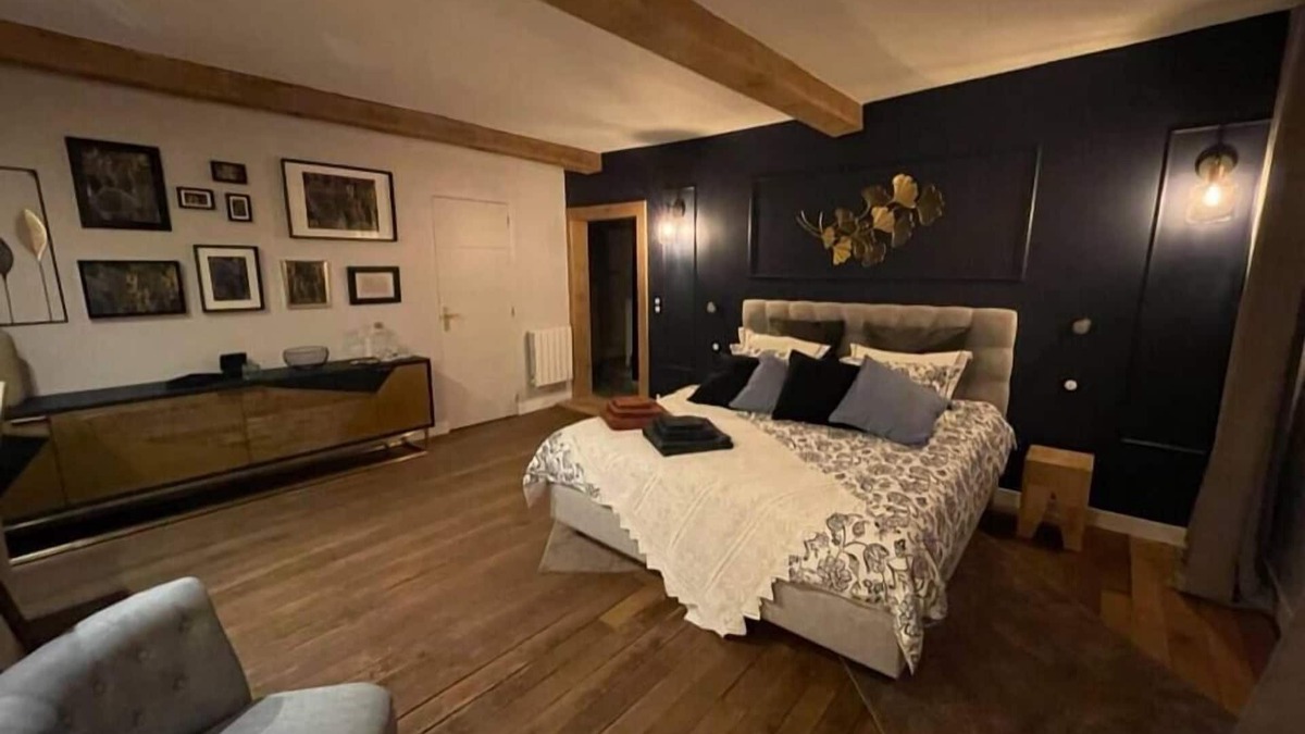 Vendresse Apartment | Between ruins and castle., Chambre d'hôte avec lit king size