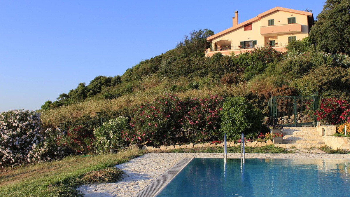 Villanova Monteleone Villa | Between Sky and Sea Apartment with pool on the Gulf of Alghero