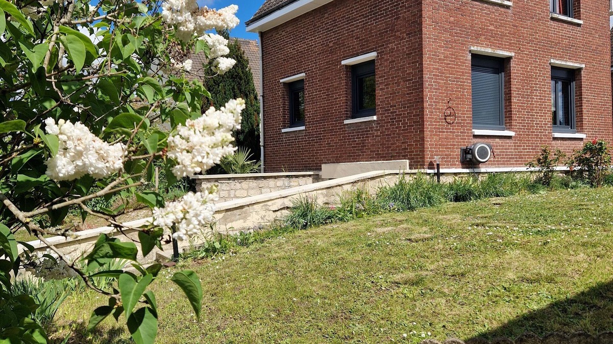Oissel House | Between station and Seine Renovated family home. Pets welcome!