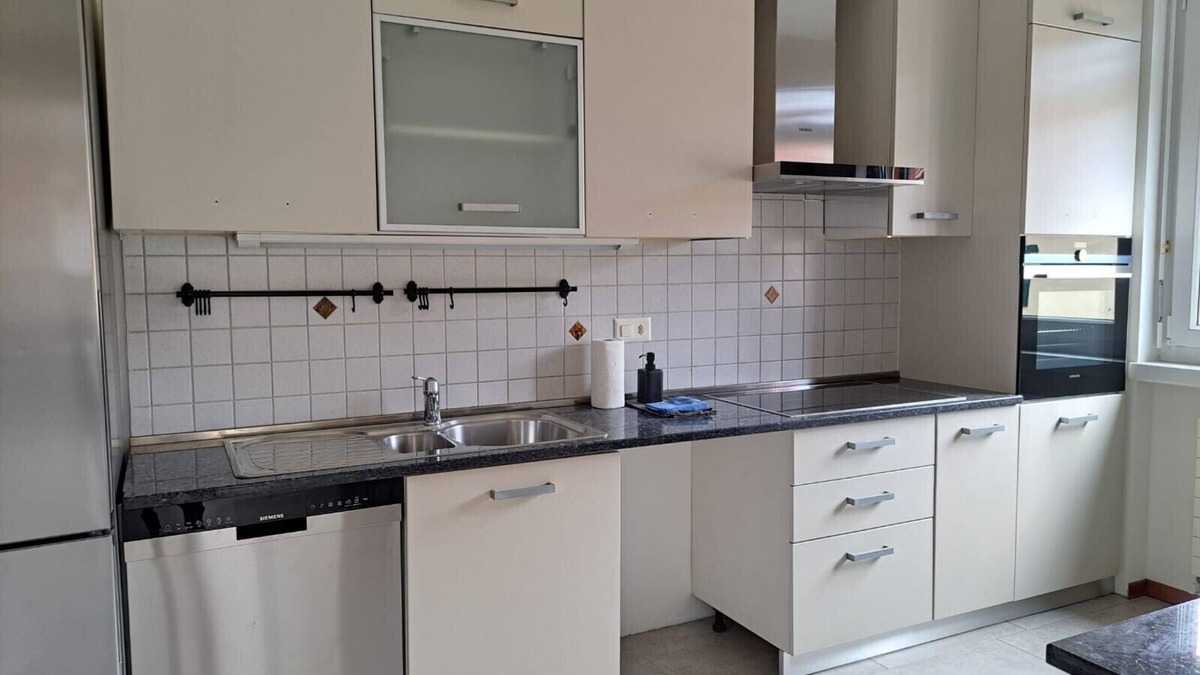 Pedrinate Apartment | Between Switzerland and Italy (Khasanova)