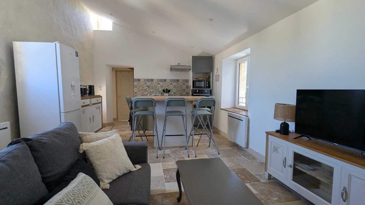 Goudargues Apartment | Between vats and springs - in the heart of Goudargues