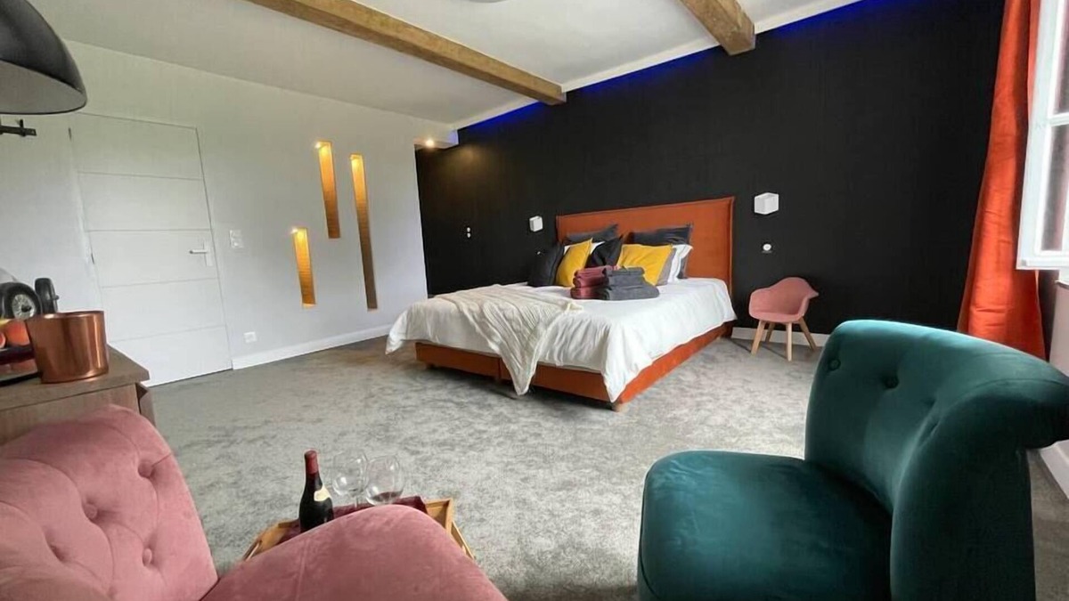 Vendresse Apartment | Between velvet and delicacy., Chambre d'hôte avec lit king size