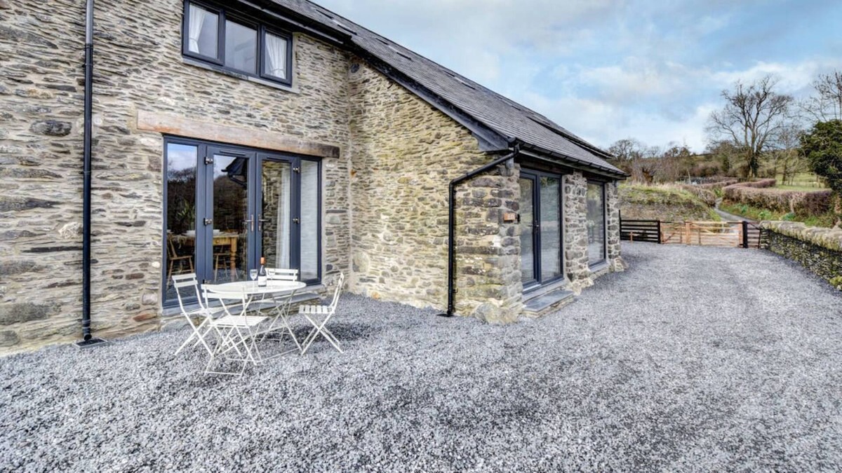 Machynlleth House | Beudy Tanllan in Machynlleth