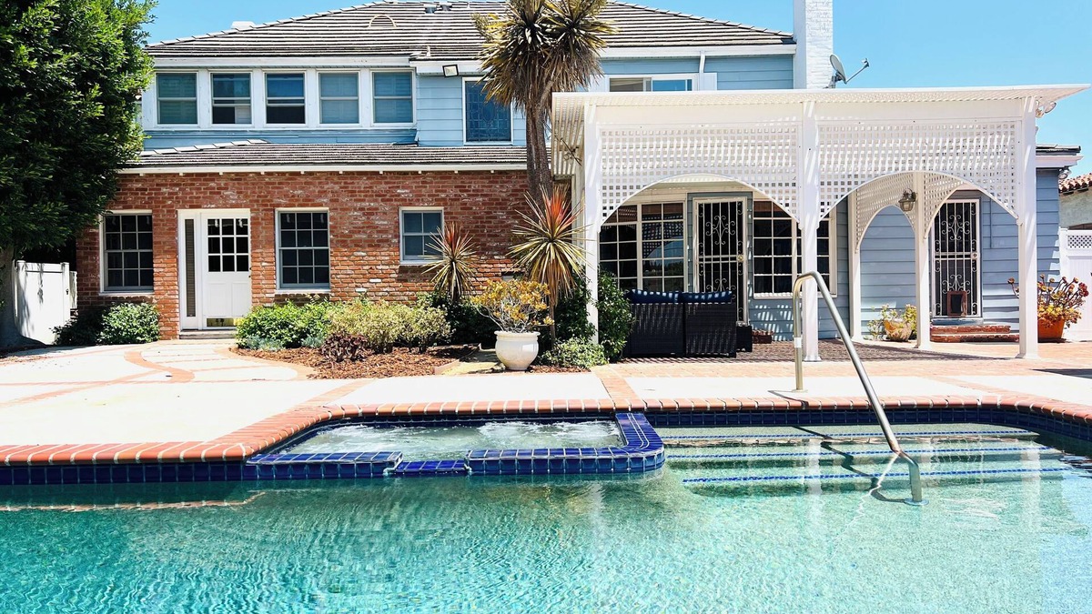 Pico - Robertson House | Beverly Hills Dream Home, Stunning Views! 5BR with Pool, Spa and Game Room!