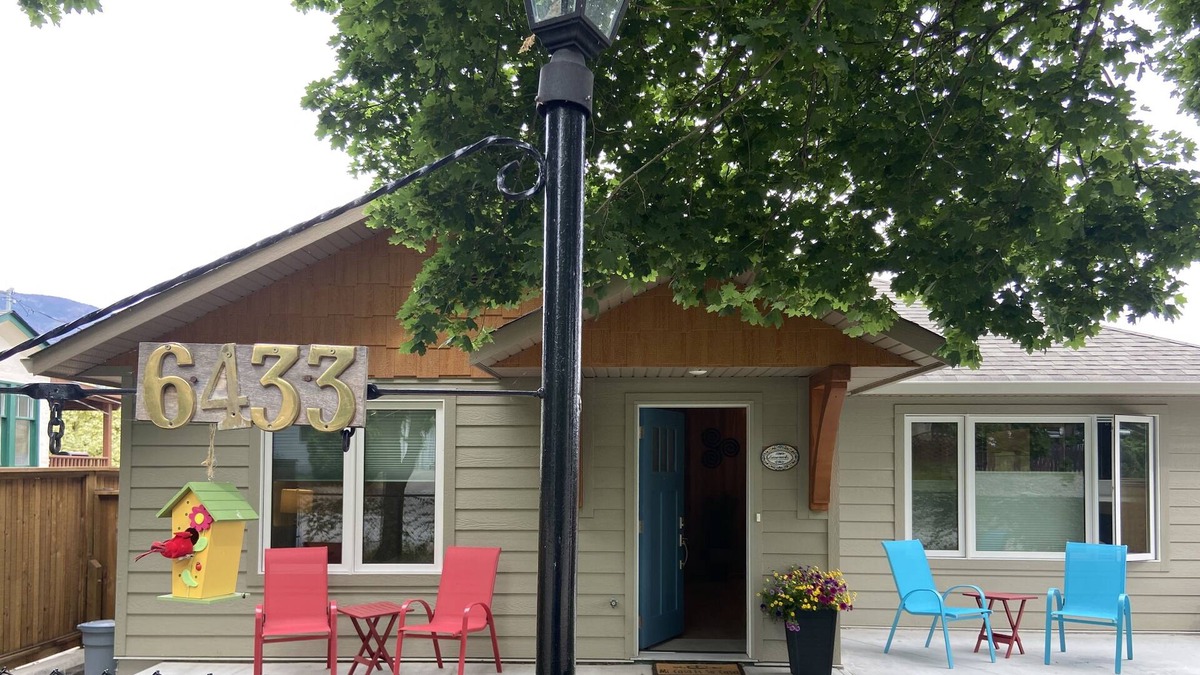 Okanagan-Similkameen House | Bevies Casa A Wine Getaway, Come explore the Deep South of the Okanagan