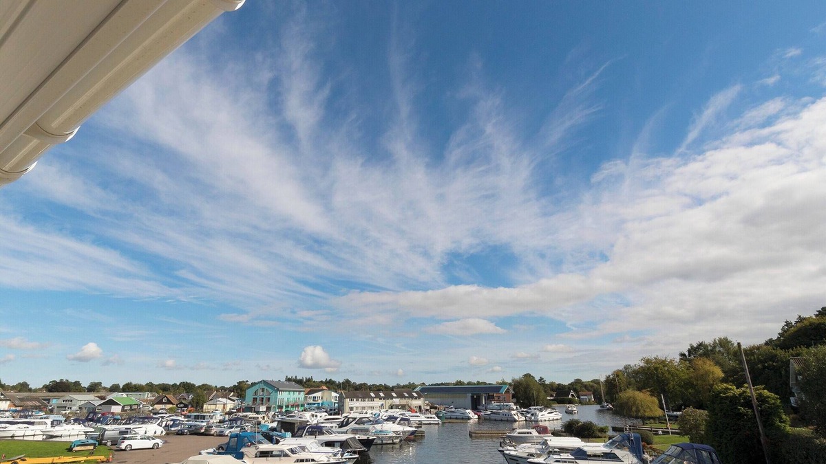 Wroxham Cottage | Bewick Swan - UKC2111
