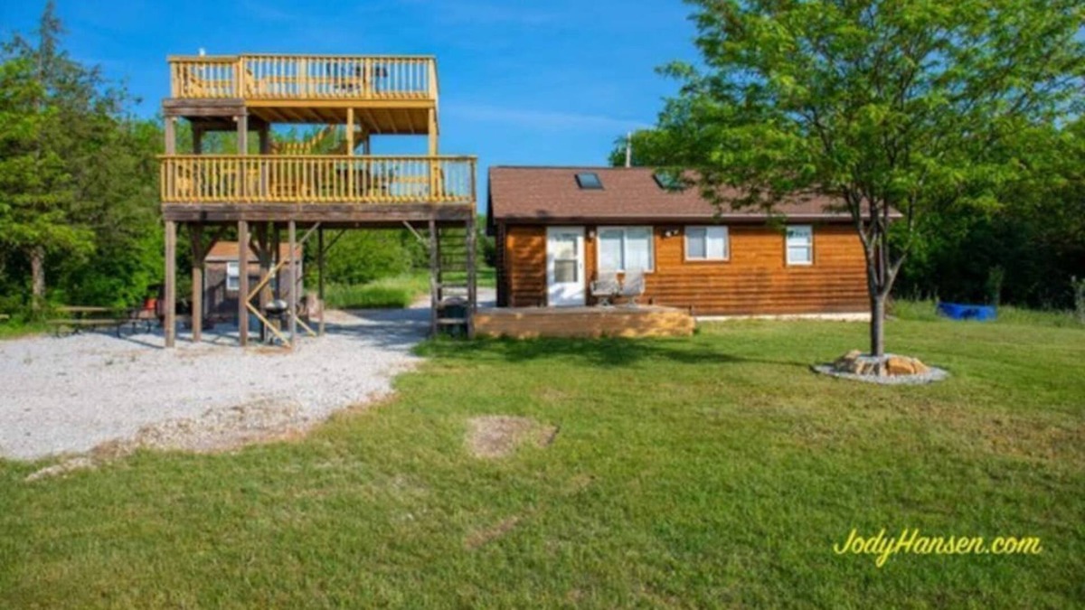 Steinauer Cabin | Beyond Seclusion