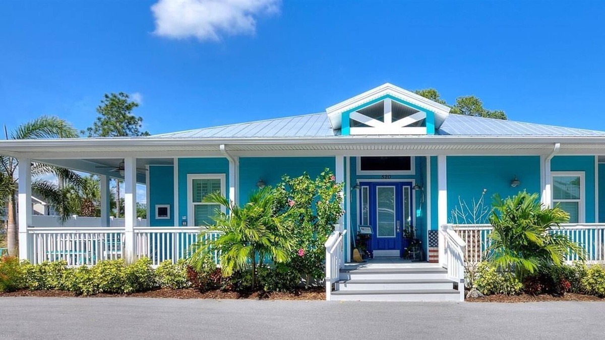 Downtown Dunedin Bed & Breakfast | Beyond The Wall B&B