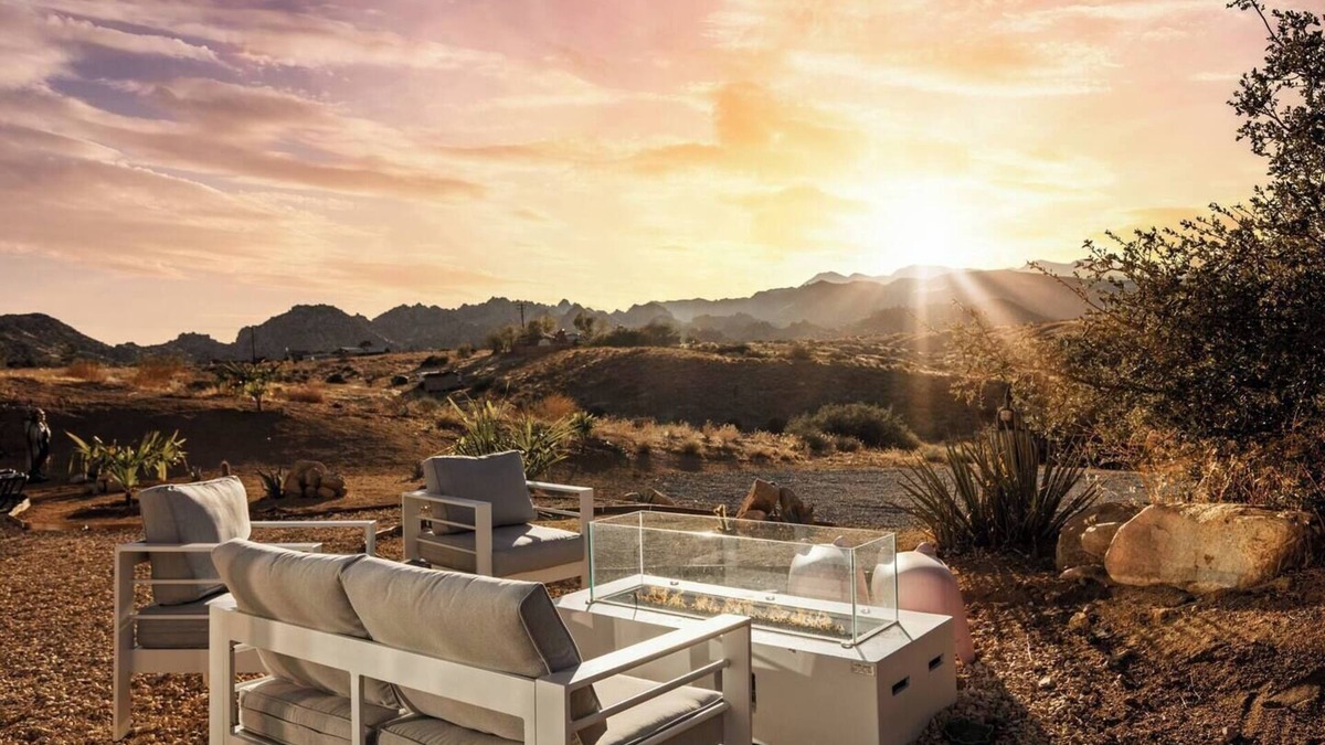 Pioneertown House | Beyond | Walk to Red Dog & Pappy's