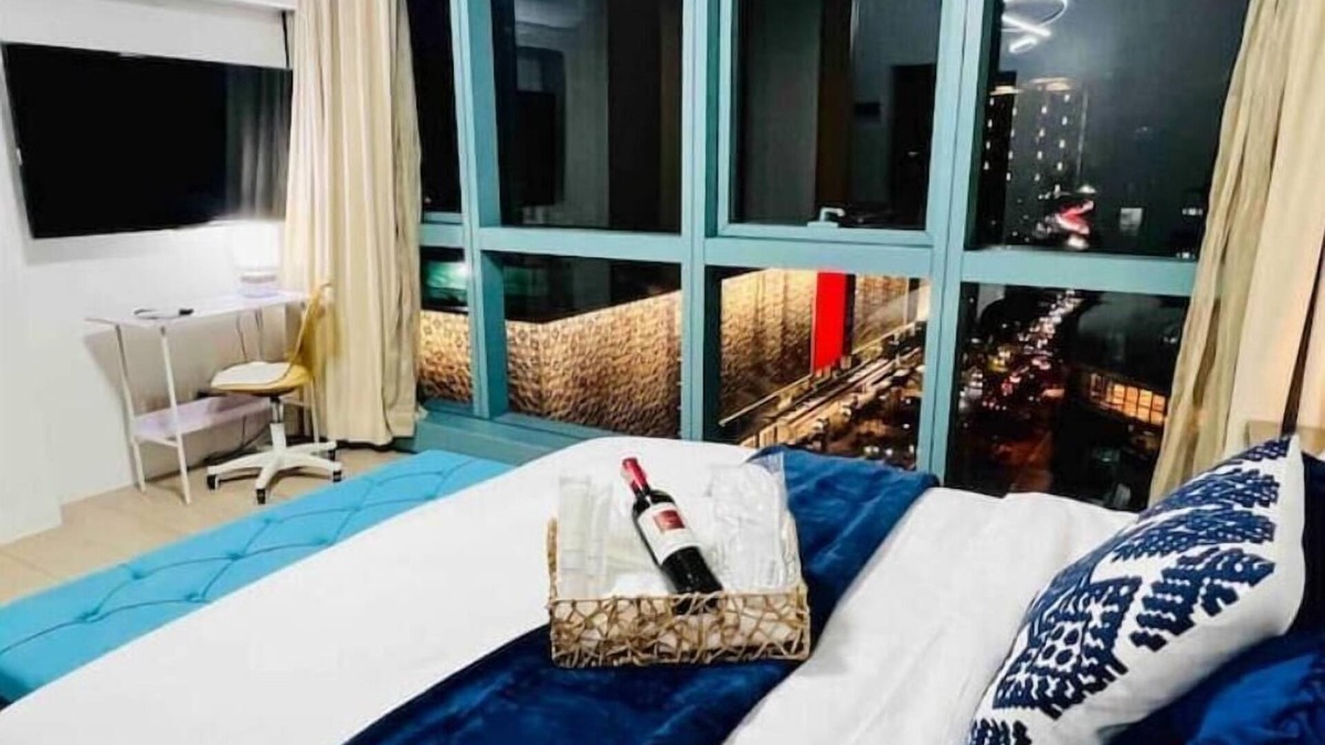 Pinagsama Condo | BGC Luxury Condo - Pool & Wi-Fi - Suite 14