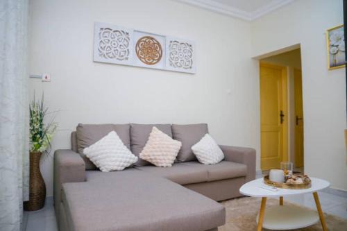 Ngleshi Amanfro Apartment | BH Apartment