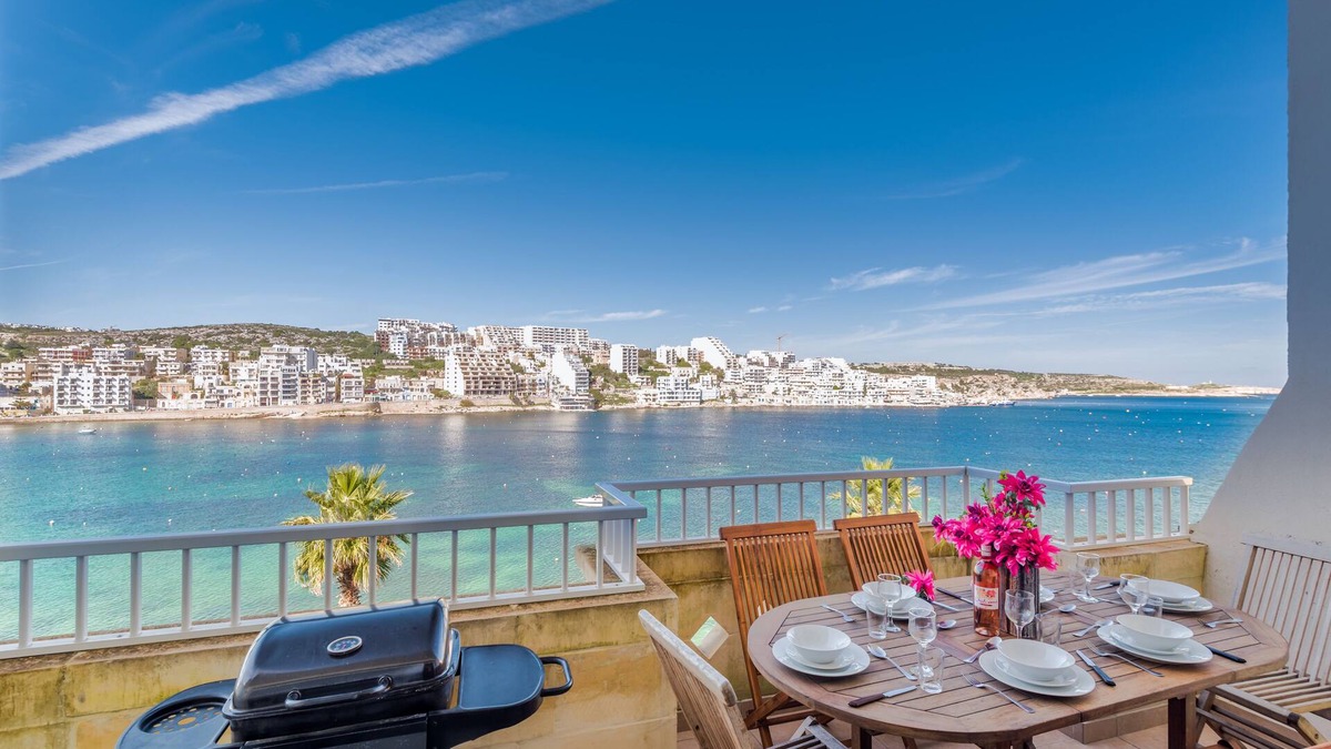 St. Paul's Bay Apartment | BH4 - Seafront 3 bedroom apt. BBQ Terrace, quiet area & easy parking/busses