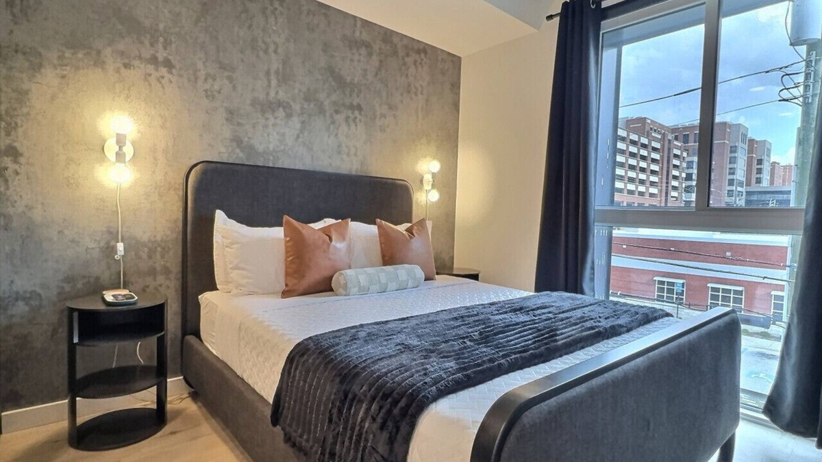 Five Points South Apartment | Bham Studio | Tesla Rides + Gym + Walkability