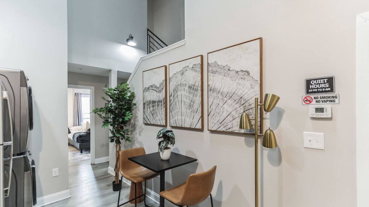 Center City East Apartment | Bi-Level 2B Loft | Old City (4R)