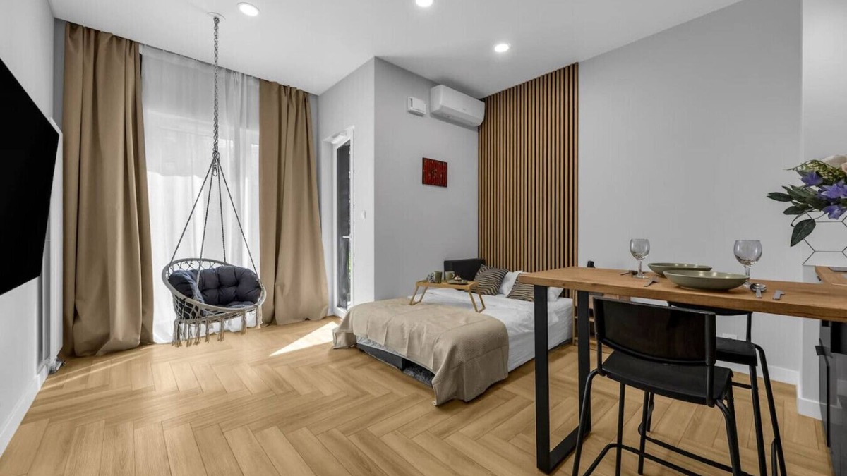Bialoleka Apartment | Białołęka Studio – A/C, Terrace with Garden