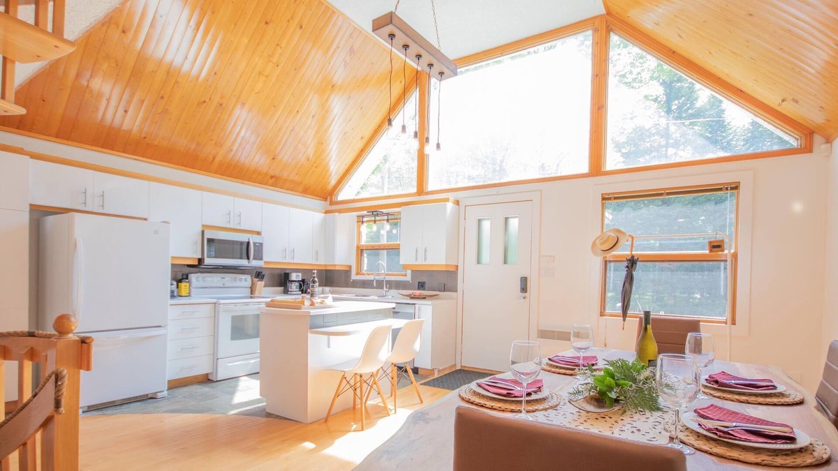 Compton Ski Chalet | BIA Chalet - Apple Red