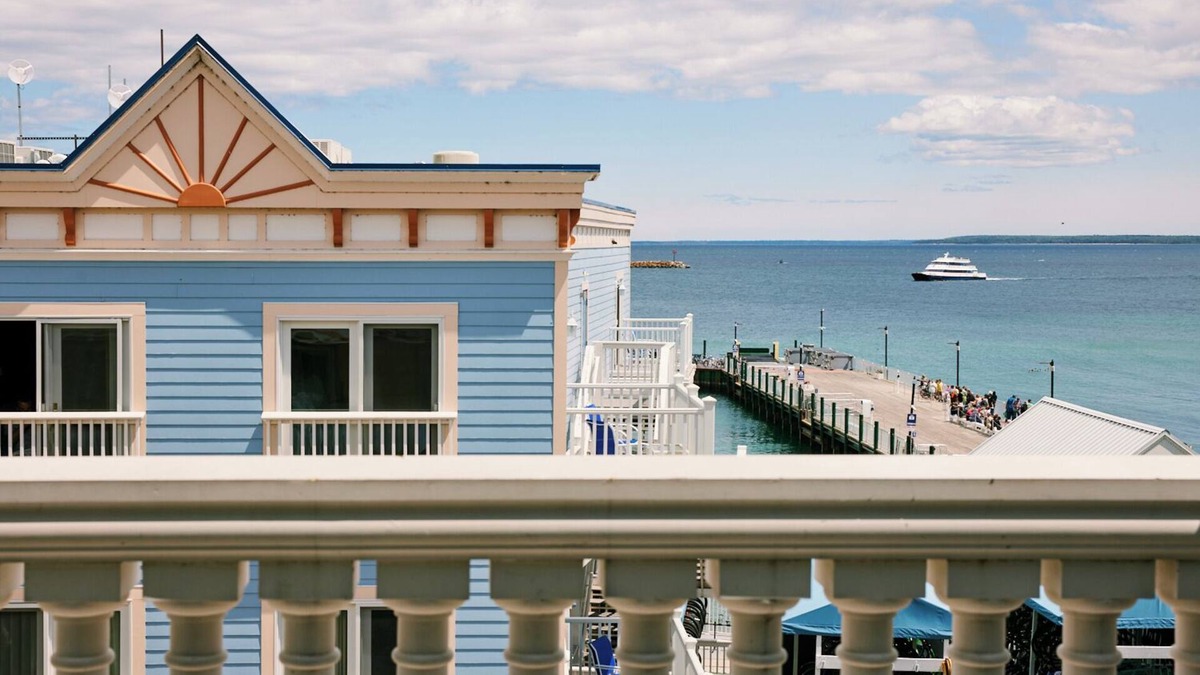 Mackinac Island Hotel | Bicycle Street Inn and Suites