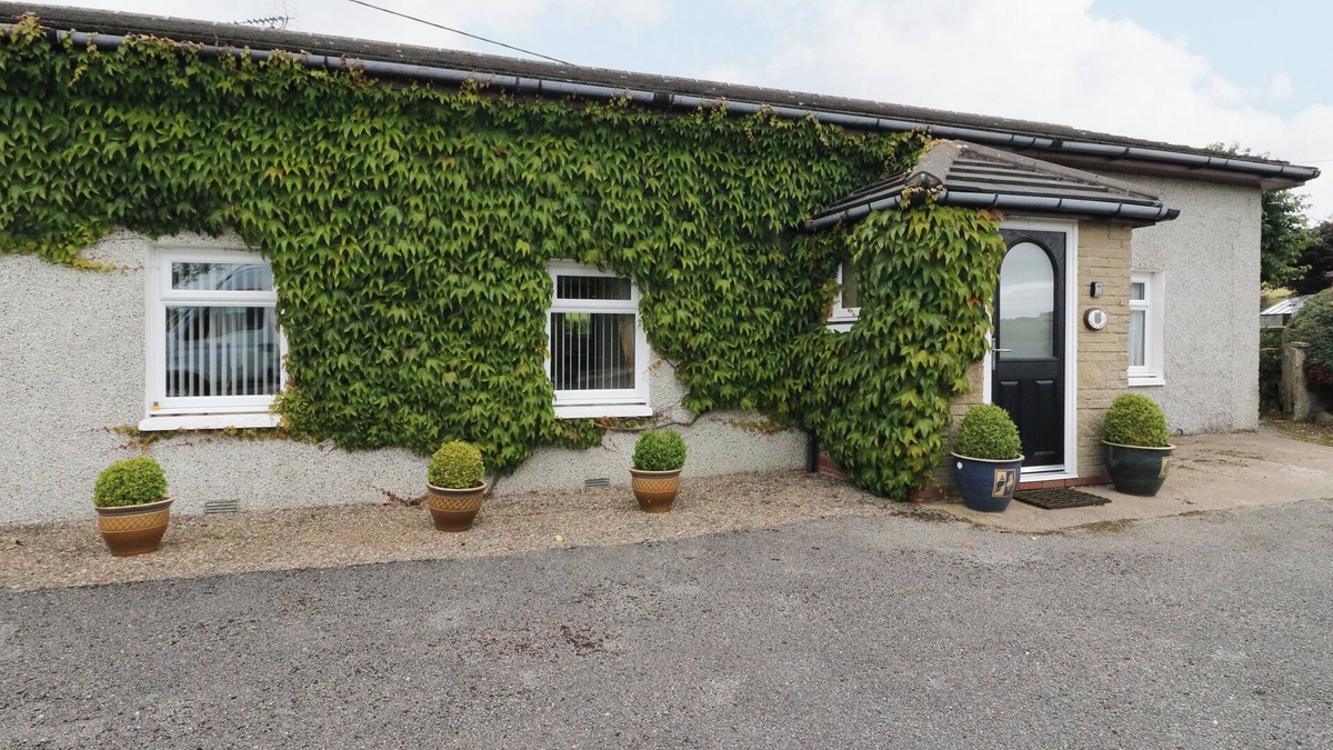 Huntly Cottage | BIDE-A-WHILE, pet friendly, country holiday cottage in Aberchirder