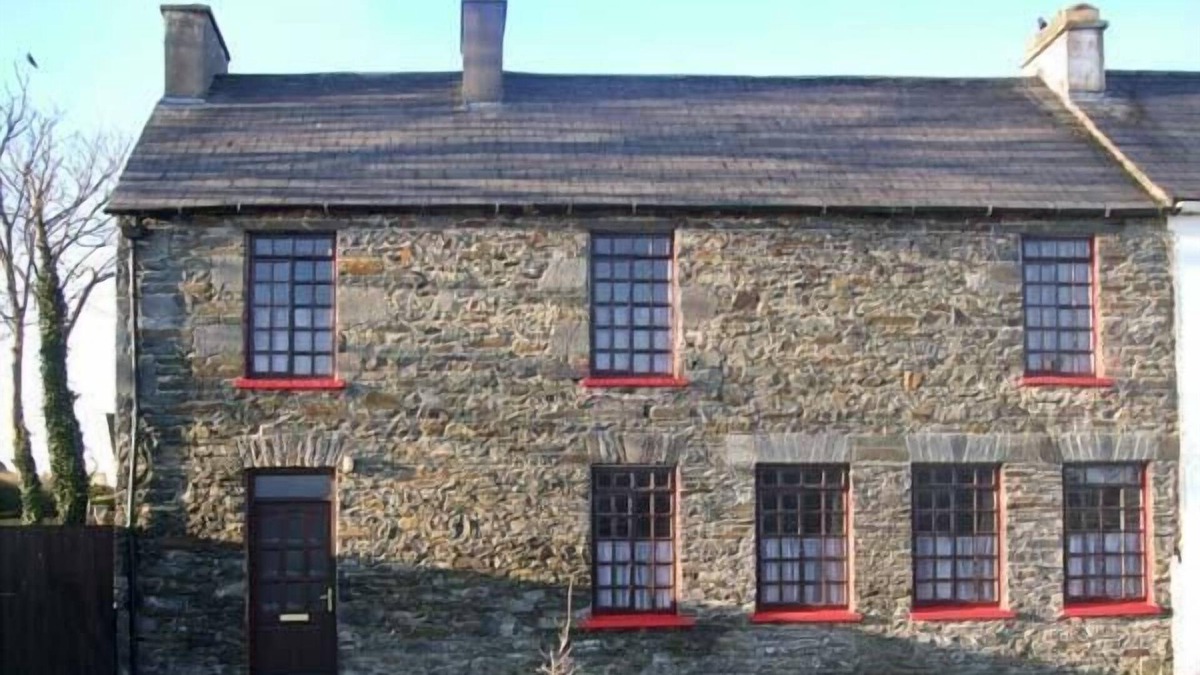 Carrigaholt Cottage | BIDSIE BRICKE'S, family friendly in Carrigaholt, County Clare