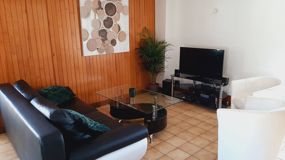 Caulnes House | Bienvenue au Gîte "Le Triskell" au Cœur de Caulnes, Proche de Dinan