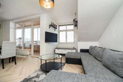 Zizkov Apartment | Big 4-bedroom flat, terrace with great Vítkov view