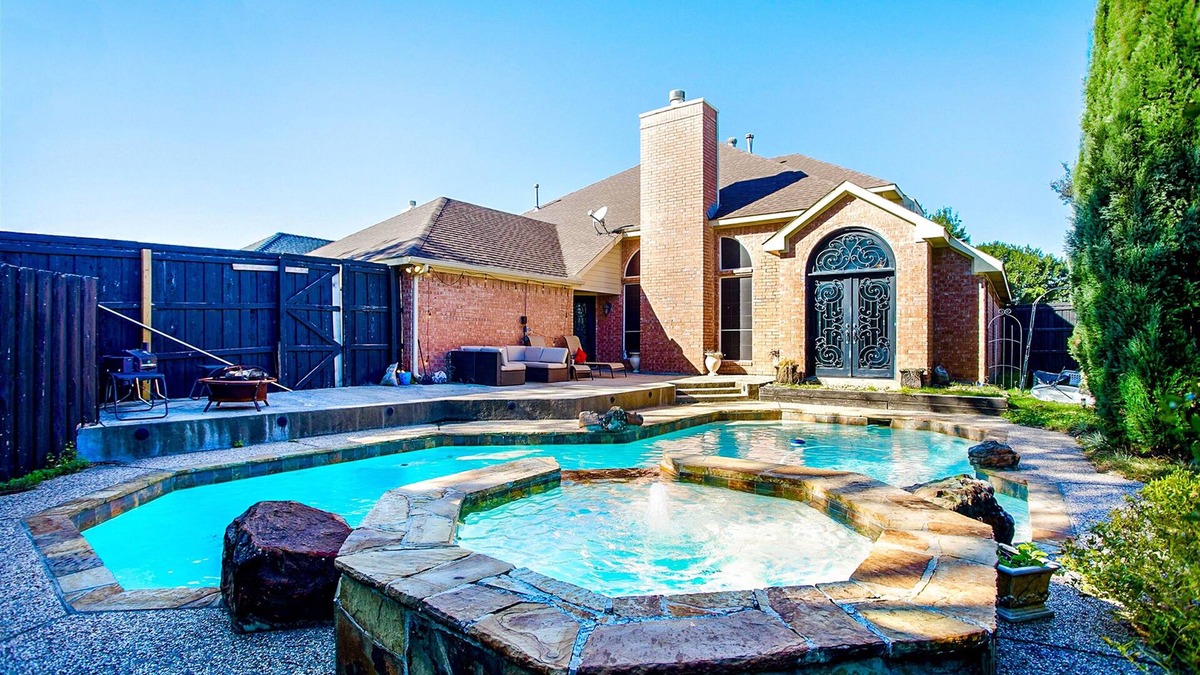 Hunters Glen House | Big 5 Bed/3 Bath LUXE Home Pool Spa West Plano