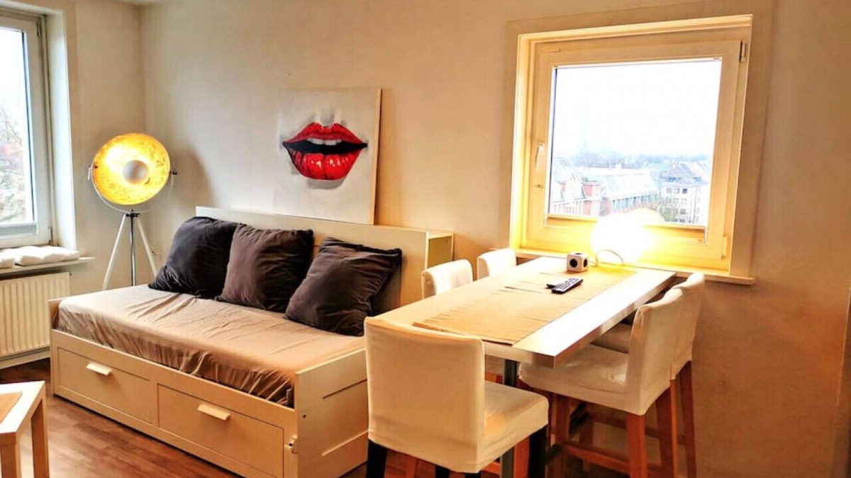 Hohenfelde Apartment | Big 5 Room City Apartment+Metro,Clean+free Wifi