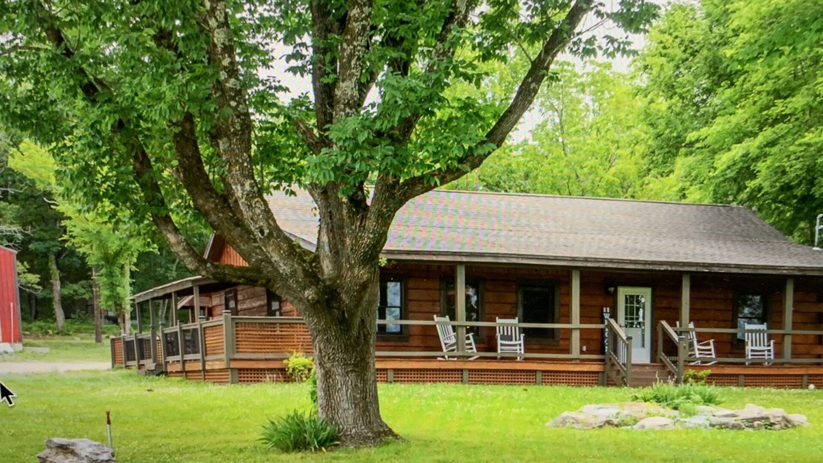 Mount Juliet Cabin | Big and Cozy Cabin Near Nashville, on 4 acres with King Bed & Pool