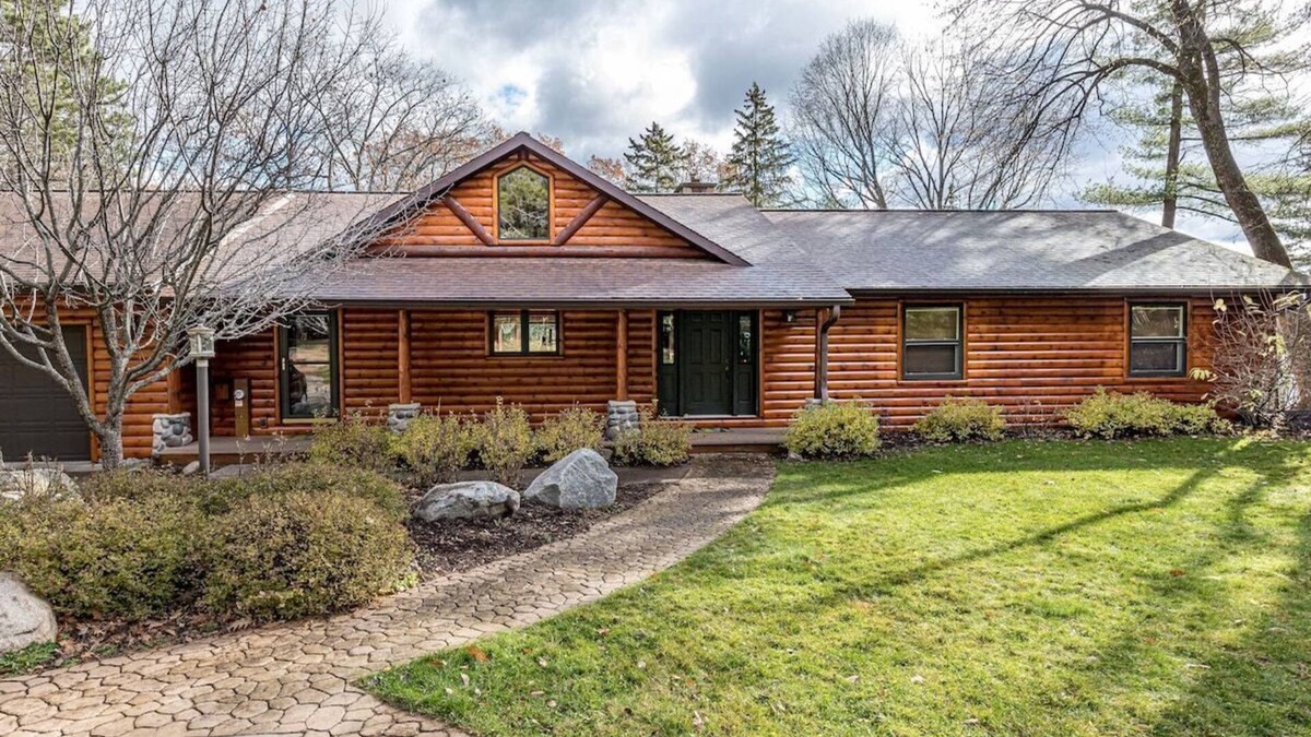 Arbor Vitae Cabin | Big Arb Pines located on Big Arbor Vitae Lake
