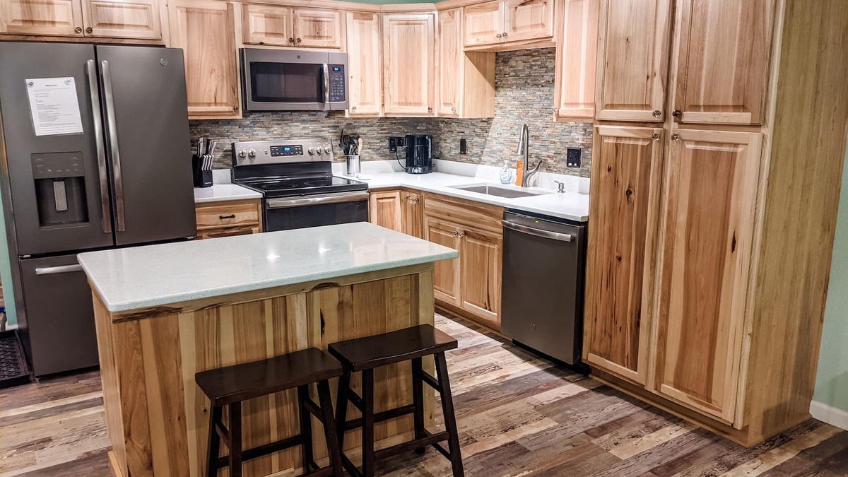 Voss House | Big Bass Bungalow @ Lake Ivie. 1bd/1ba Barndominium. Covered Boat Parking
