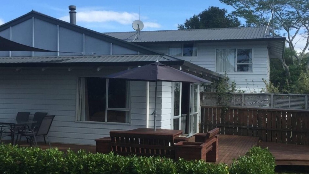 Cooks Beach House | Big beach house at Cooks Beach