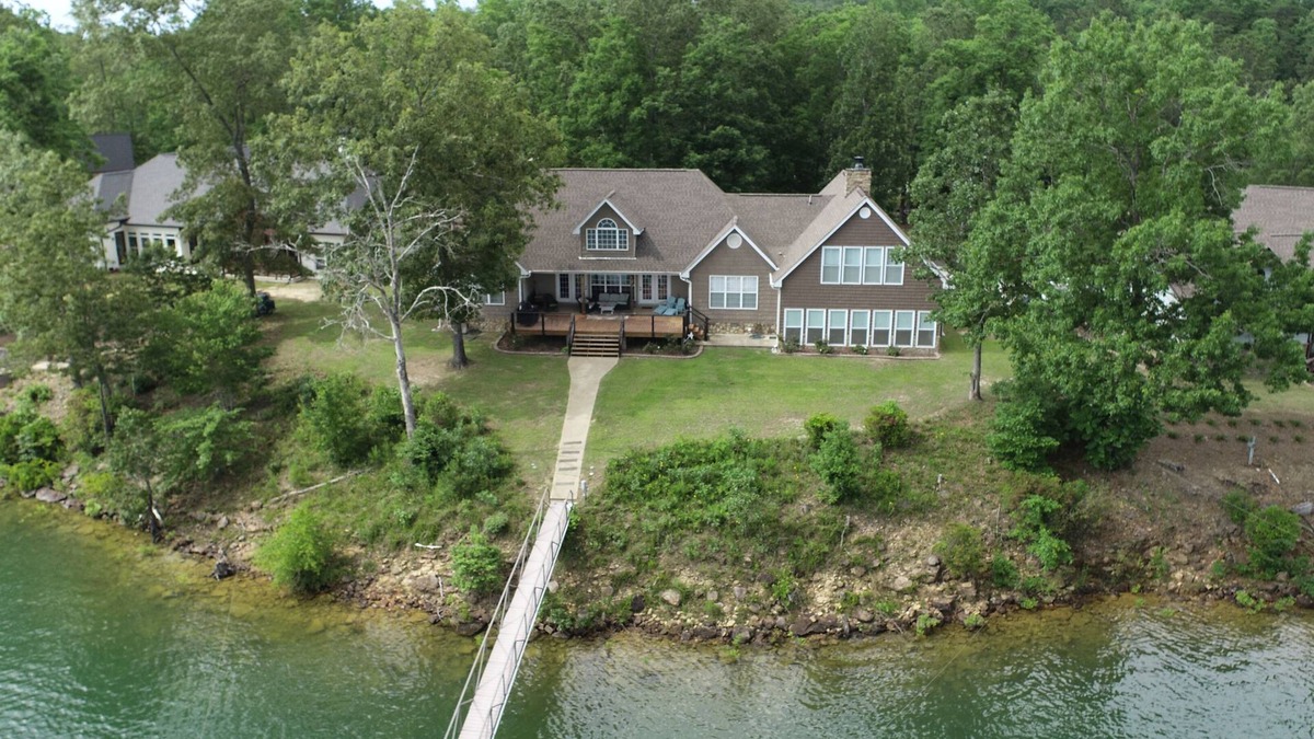 Double Springs House | Big Bear Lodge: 4 BR, 3.5 BA House in Double Springs, Sleeps 14