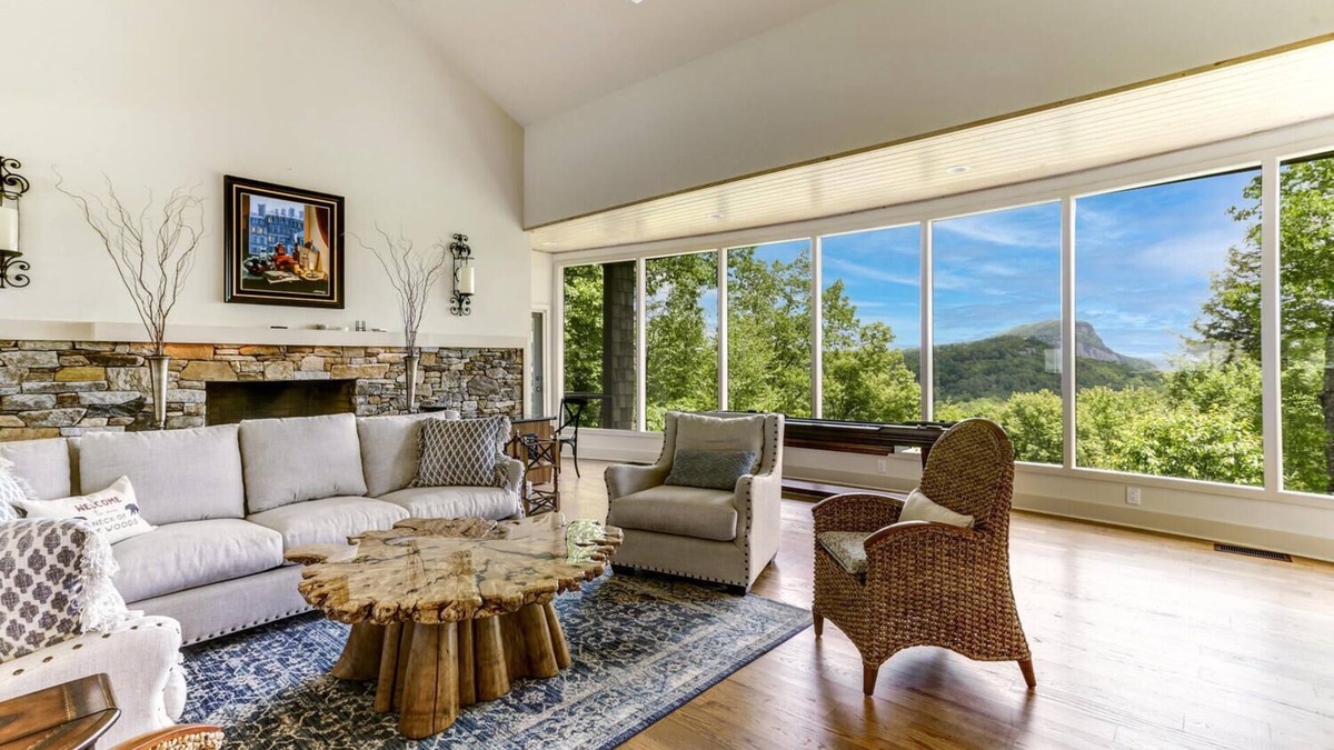 Highlands Falls Cabin | Big Bear Pen | Gorgeous Contemporary Home with Spectacular Views of Whiteside Mountain