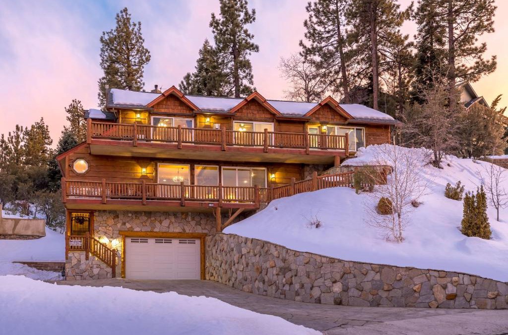 Ironwood Estates House | Big Bear Village View Haus is a large pet and kid friendly chalet with hot tub located a short walk to village