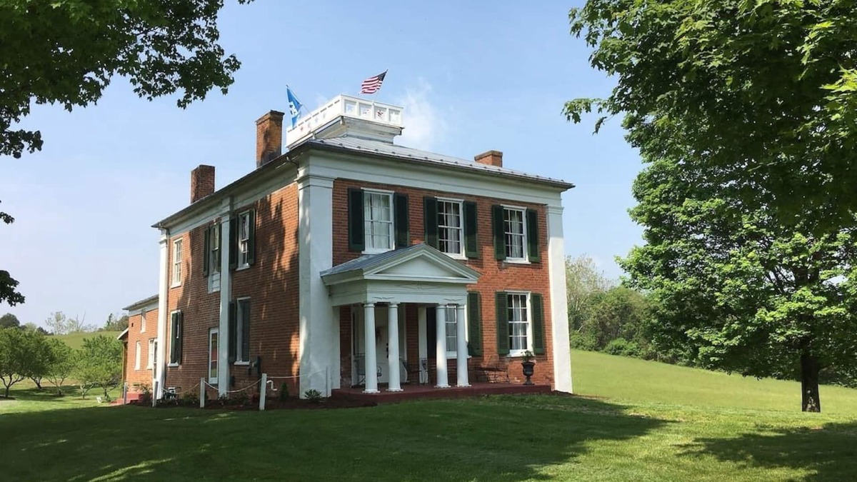 Fairfield House | Big, Beautiful, Historic Home great for gathering with Family and Friends!
