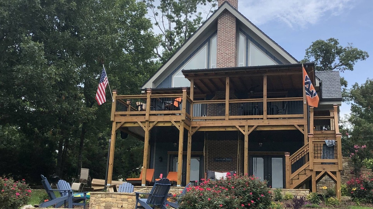 Jacksons' Gap House | Big Blue at Lake Martin! Family Lake Home, 2 masters, Bedswing, Firepit