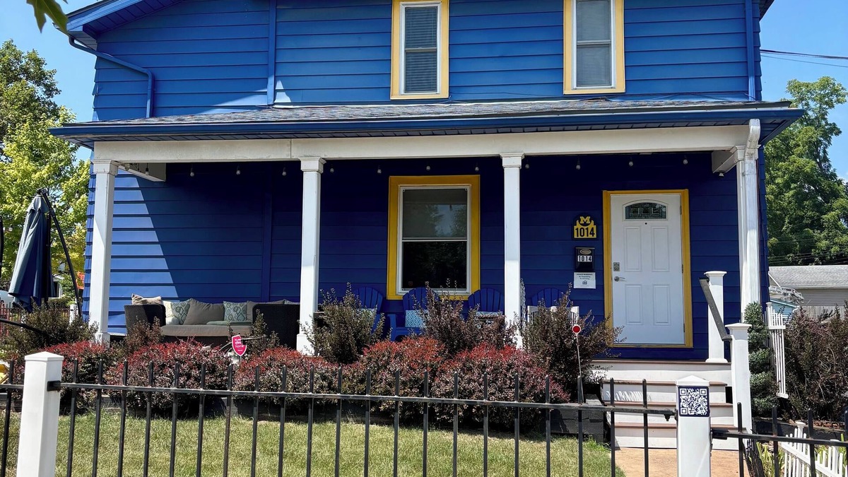 Old West Side House | Big Blue House Ann Arbor - 500 feet from The Big House