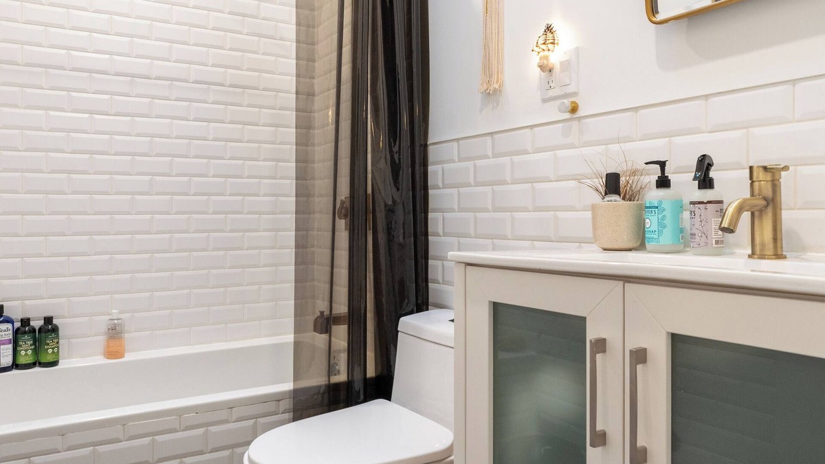 Crown Heights House | big bright BK flat, sunny deck, chabad friendly