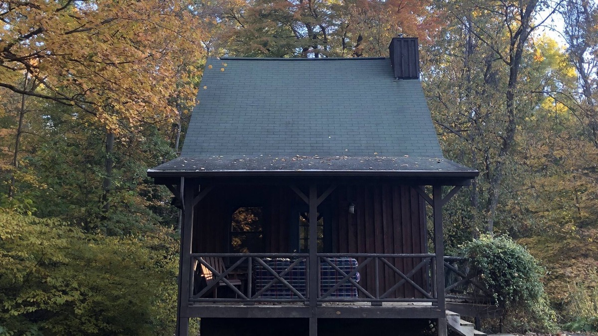 Pickerington Cabin | Big Buck Run Cabin near Hocking Hills. Located in a Private estate