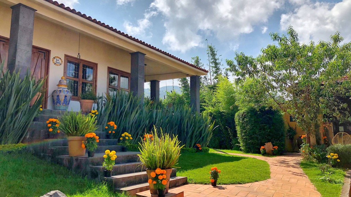 Santa Fe de la Laguna Cabin | Big Cabin in Sandunga Cabañas Breakfast Included!
