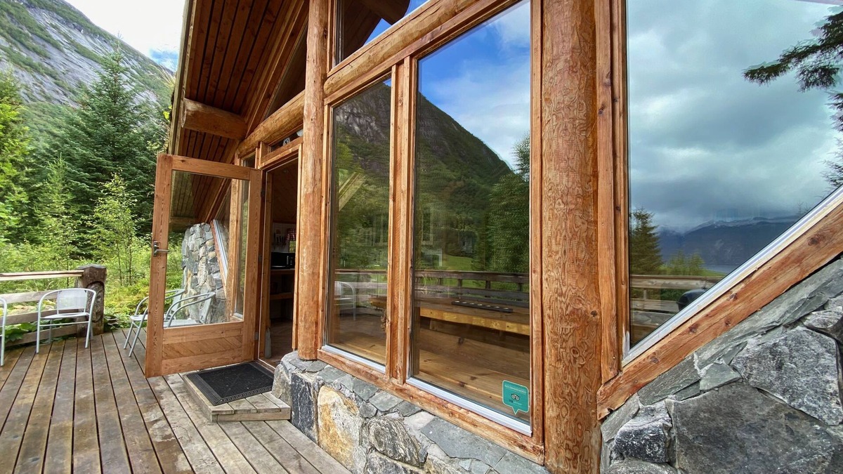 Hoyanger Cabin | Big Cabin sleeps 2-9 people, open fire place, view of the Sognefjord