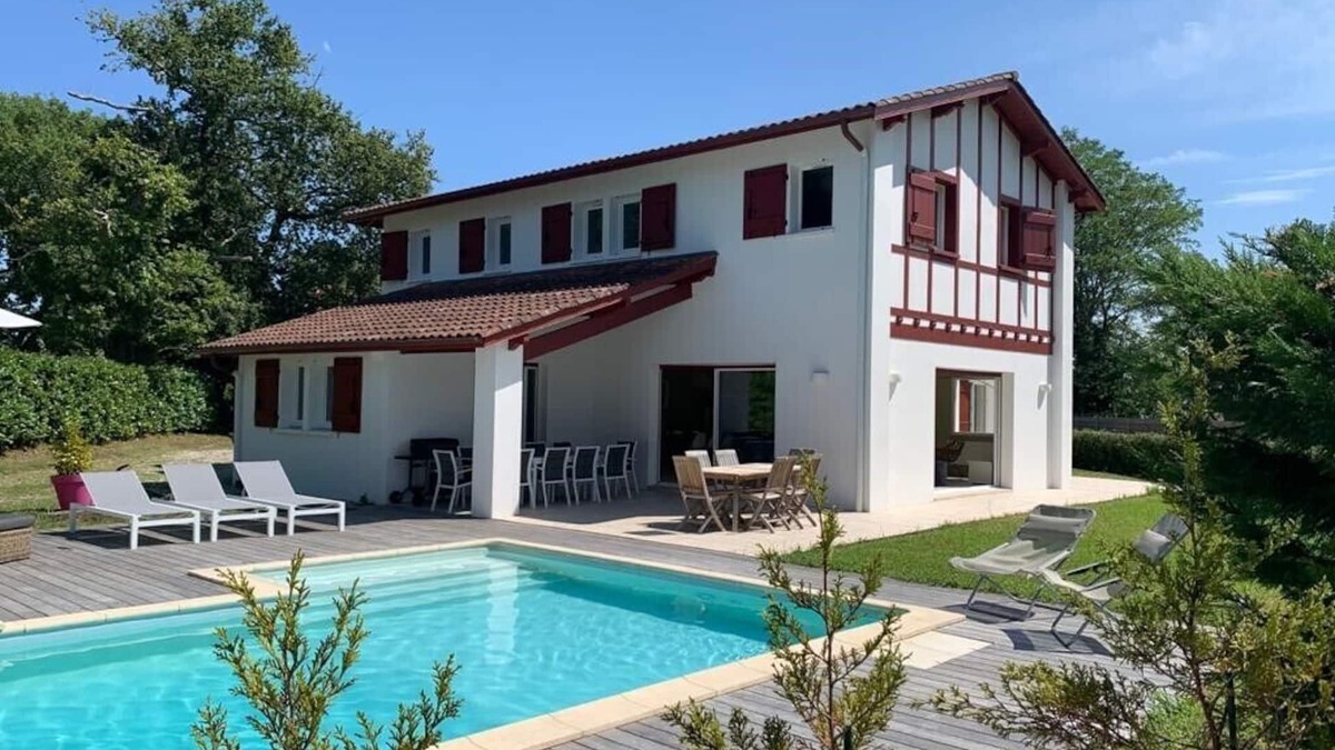 Ascain House | Big contemporary baserri with a swimming pool and a garden for up to 14 people